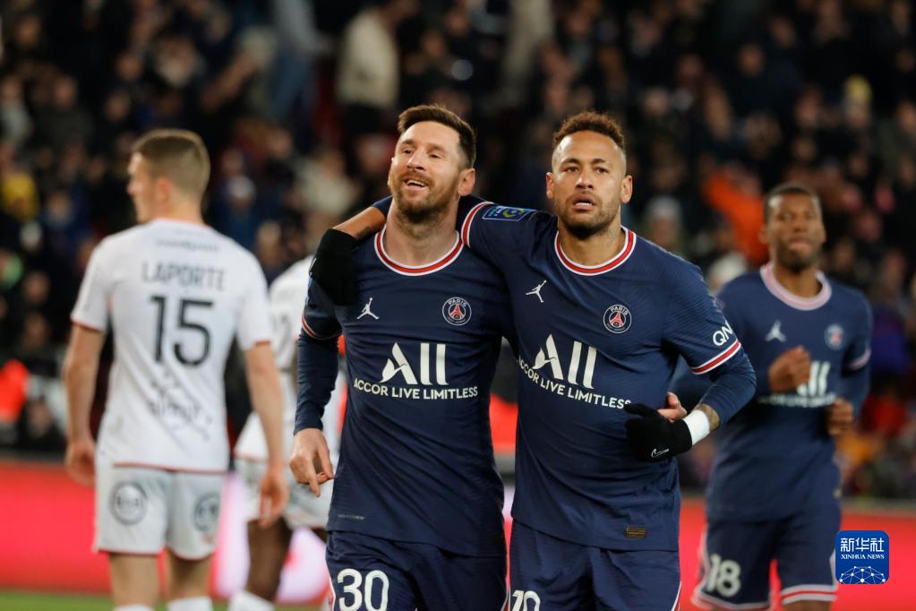  巴黎圣日耳曼主场大胜，里昂遭遇三连败  