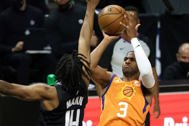  保罗15助攻创纪录，雷霆轻取魔术  