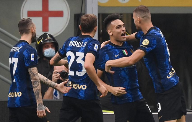  国际米兰，逆转绝杀登顶意甲积分榜  