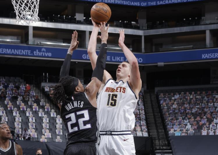  国王福克斯50分创队史纪录 加时淘汰马刺晋级  